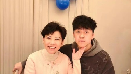 离婚5年后各自精彩，胡小祯认爱小7岁主厨