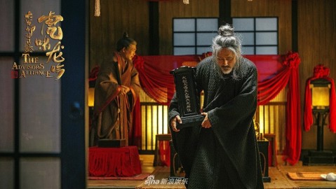 因戏生情引争议，张芷溪吴秀波过往交集被重提