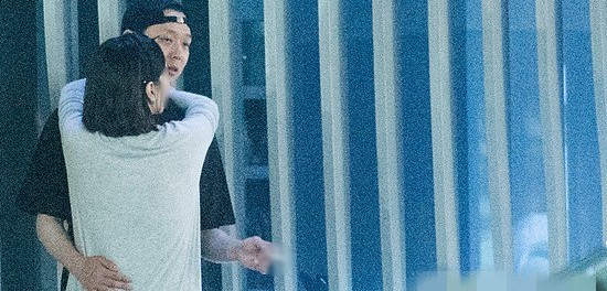黄荷娜涉嫌给艺人下毒：豪门千金堕落成毒伴