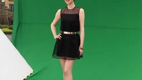余声素雅写真展露从容之美