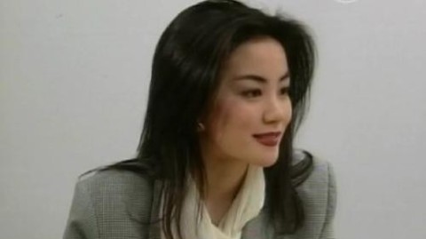 消失两年后，邓佩仪微博清空引退意，放弃视后光环太可惜