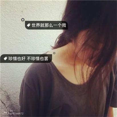 落日余晖下的孤独背影，金色光芒洒向大地，2022年伤感唯美瞬间的永恒定格