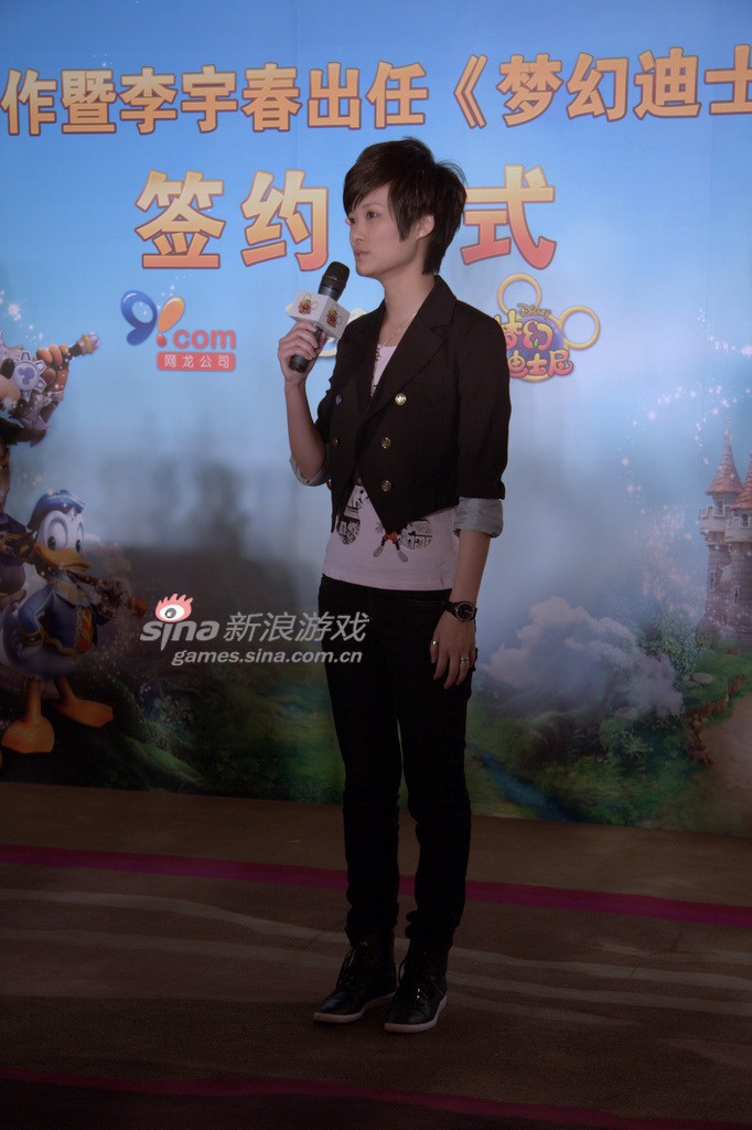 # 李宇春图片揭秘：出道二十年零绯闻，为何始终稳居C位？