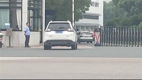 汪小菲此前在直播间回应相关争议的视频截图