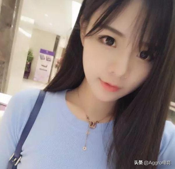 小伊伊直播间掩面哭泣截图