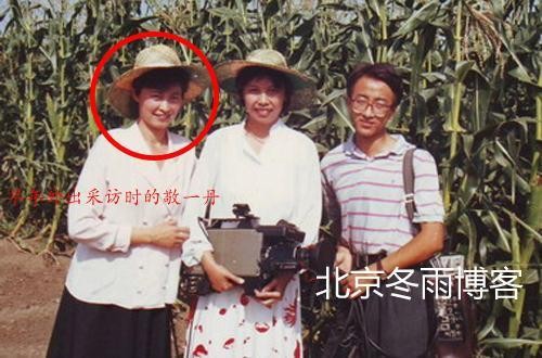 早年张译在剧组跑龙套的旧照与钱琳琳主持央视节目画面对比图