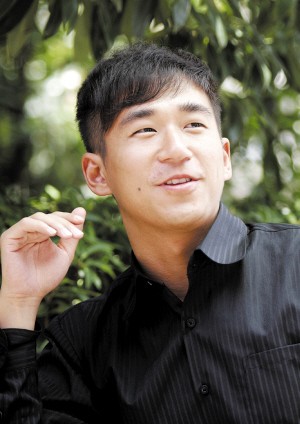 张默早年出演影视作品剧照