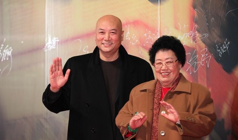 吴孟达晚年出席内地电影首映礼的现场照片