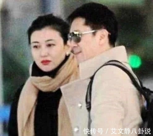 蔡国庆与妻子秦娟及两个儿子的全家福合影