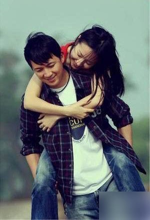 董洁潘粤明昔日恩爱合影与离婚声明对比图