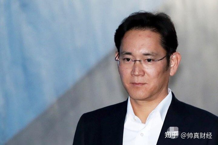 被骂花瓶十年，他凭一张素颜照杀进韩国男星颜值排名前列