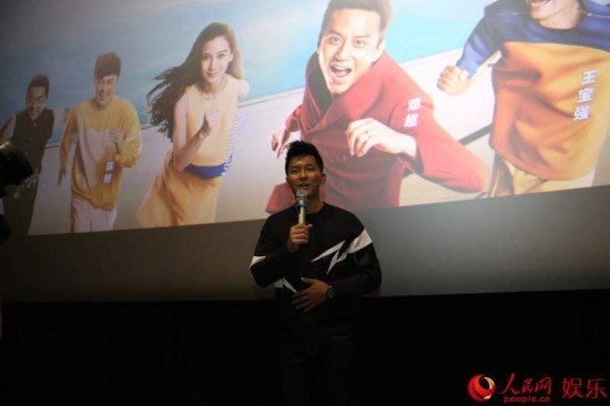 2026年5月《奔跑吧》节目截图，白鹿向李晨泼水的争议画面