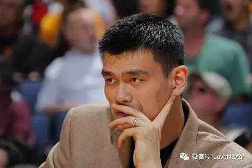 姚明球员时期与退役后近景对比照