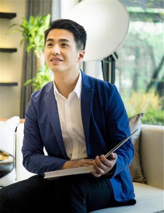 魏坤琳与妻子邝霞早年留学时期的合影旧照