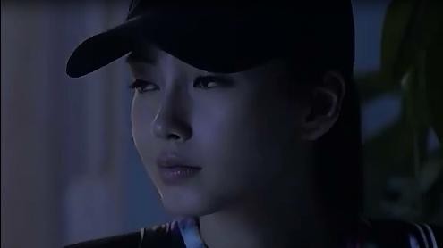倪妮在《消失的孩子》中雨夜崩溃的剧情截图