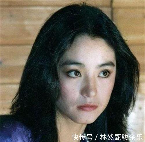 年轻时的朱丽蒨选美旧照，面容清秀气质温婉